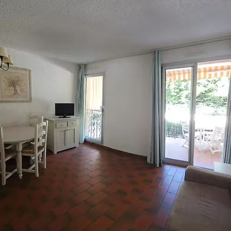 Cozy With Balcony And Communal Pool דירה סן טרופז