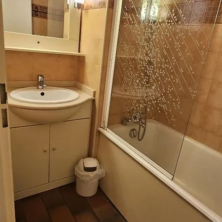 דירה Cozy With Balcony And Communal Pool סן טרופז