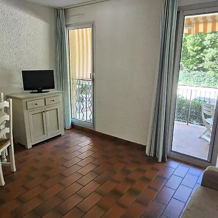 Cozy With Balcony And Communal Pool Appartement *