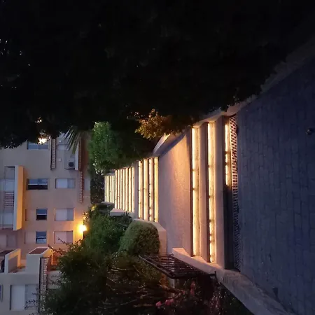 Cozy With Balcony And Communal Pool Διαμέρισμα *