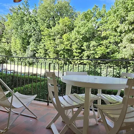 Cozy With Balcony And Communal Pool Διαμέρισμα *